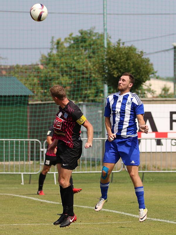 Z pohárového utkání TJ Sokol Libiš - FK Čáslav 0:2 (0:2).