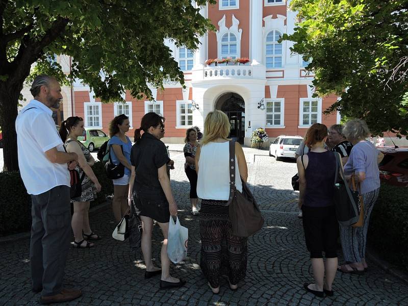 „Klub rodáků a přátel města Čáslavě“ zopakoval procházku s výkladem Horskou ulicí na Pražské předměstí. 