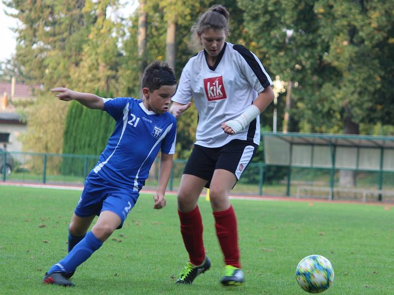 Fotbalový okresní přebor mladších žáků: FK Čáslav dívky - TJ Sokol Golčův Jeníkov 8:4 (4:1).