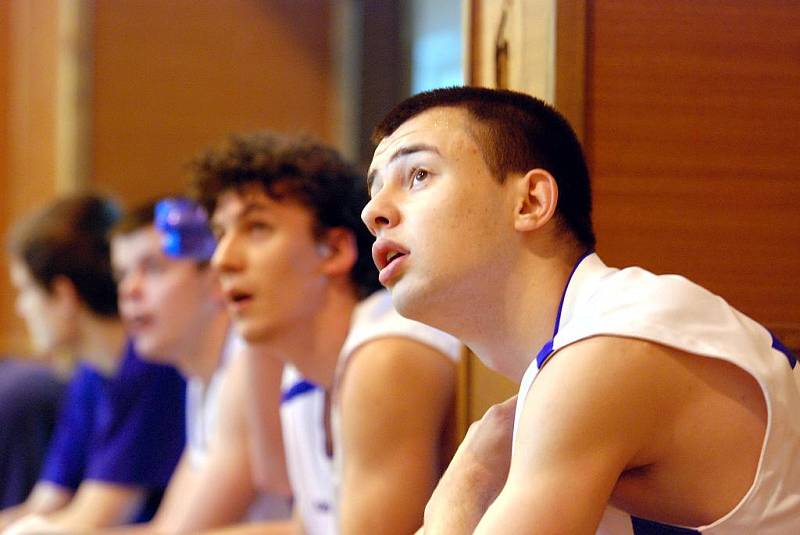 Druhý zápas basketbalového semifinále KP1: Kutná Hora - Benešov B, 11. dubna 2010.