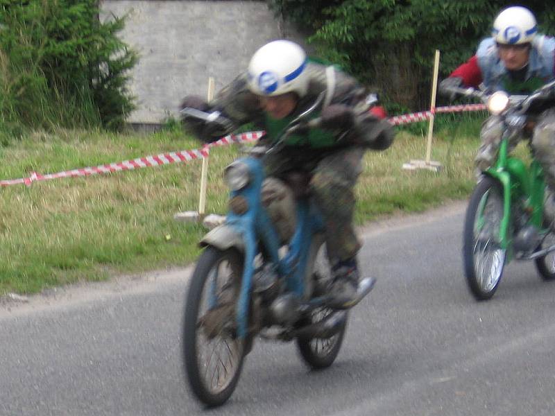 Motorkářské hry ve Zruči nad Sázavou.