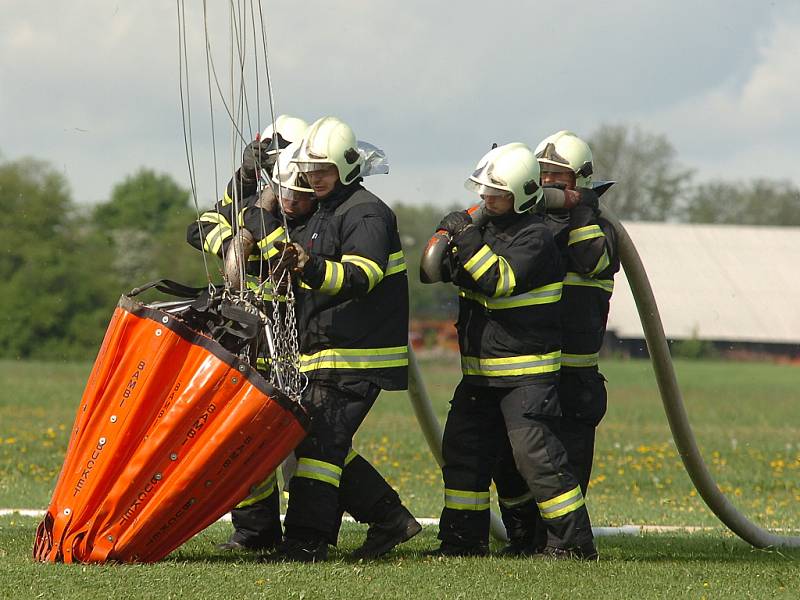 Hasičské cvičení Zbraslavice. 10.5. 2012