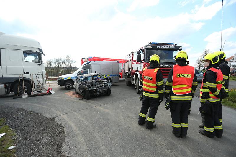 Tragická dopravní nehoda přibližně na úrovni Okřesanče v pátek 7. května 2021.