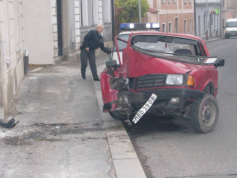 Dopravní nehoda v České ulici v Kutné Hoře.