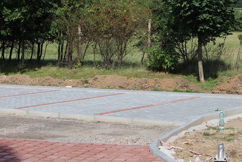 Z výstavby nových parkovacích míst na sídlišti Šipší v Kutné Hoře.