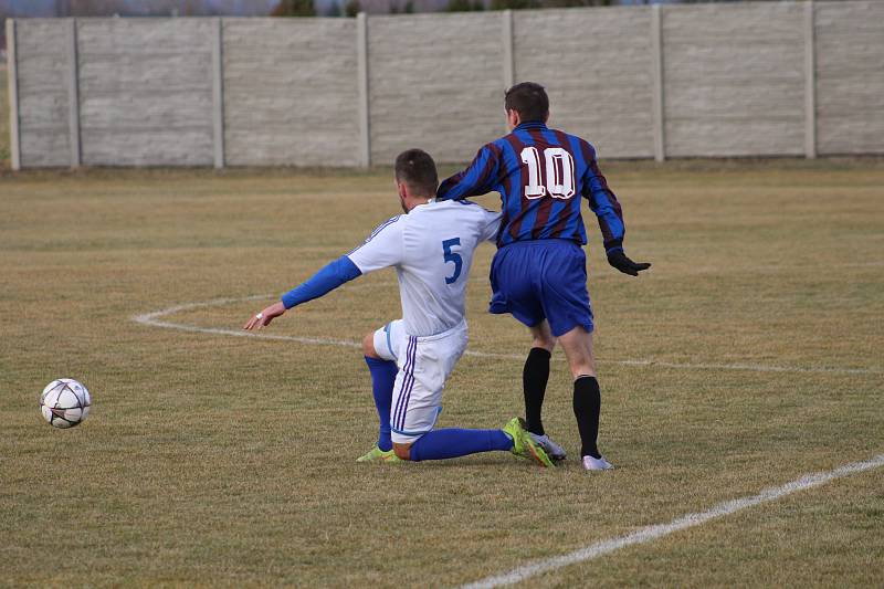 Tupadly prohrály na přírodním hřišti v Hlízově s domácím týmem 0:5.