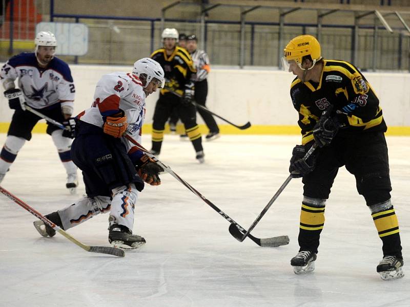 Hokejisté SK Sršni Kutná Hora porazili Hvězdu Kladno, 6. října 2013.