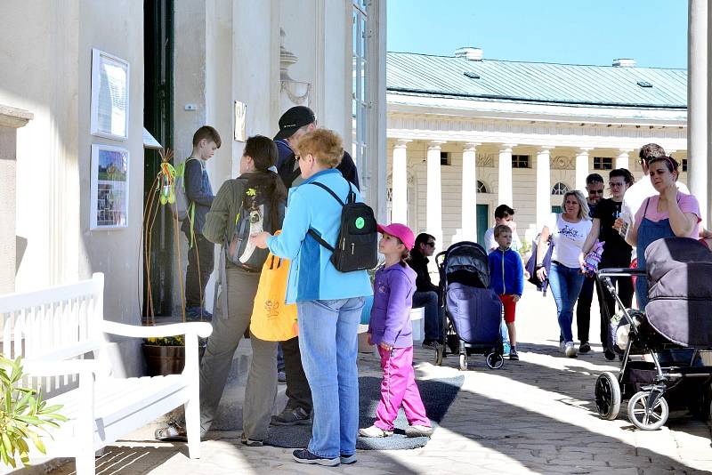 Svou zručnost si mohli návštěvníci vyzkoušet při zdobení kraslic, dozvědět se co je zvykoslovné pečení nebo si vyrobit ptáčka z přírodních materiálů.