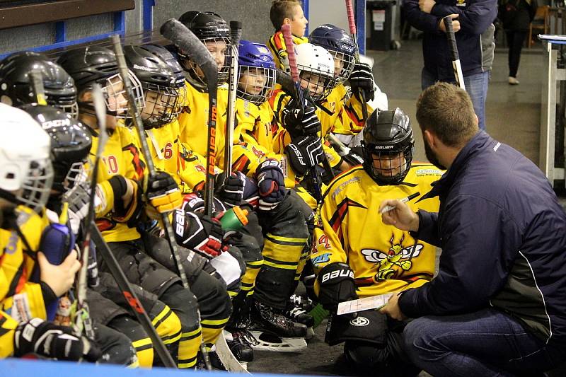 Hokejové mistrovské utkání krajské ligy mladších žáků: SK Sršni Kutná Hora - HC Benátky nad Jizerou 2:5 (1:1, 1:2, 0:2).