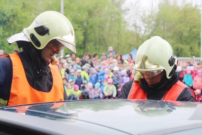 Svatý Florián je patronem hasičů. Jeho dnešní svátek si na stanici HZS Kutná Hora připomněli tradičním dnem otevřených dveří.