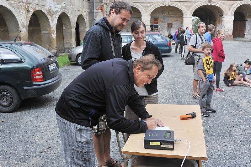 V Ratajích nad Sázavou běželi na Kamenný stůl.