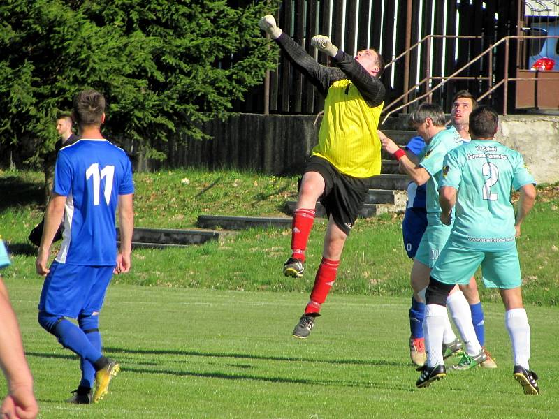 Fotbalová III. třída: TJ Zbýšov - TJ Sokol Červené Janovice 3:2 (2:0).