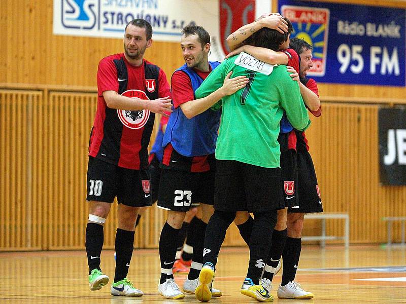 13. kolo Jetbull futsal ligy: Benago Zruč - Tango Brno, 4. prosince 2010.