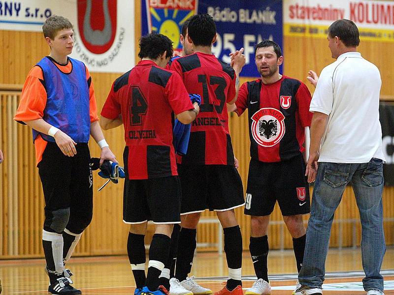 13. kolo Jetbull futsal ligy: Benago Zruč - Tango Brno, 4. prosince 2010.