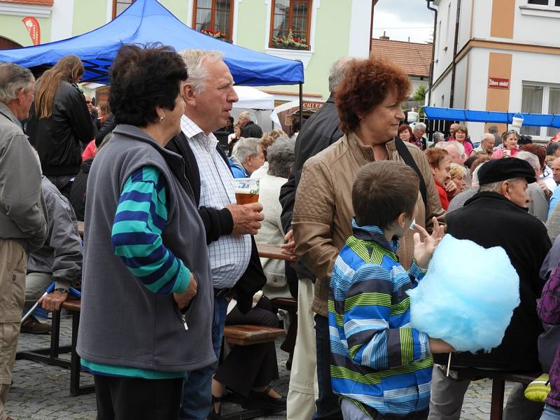 Na gastrofestivalu v Habrech lidé ochutnávali uzeniny, ryby i mléčné výrobky.