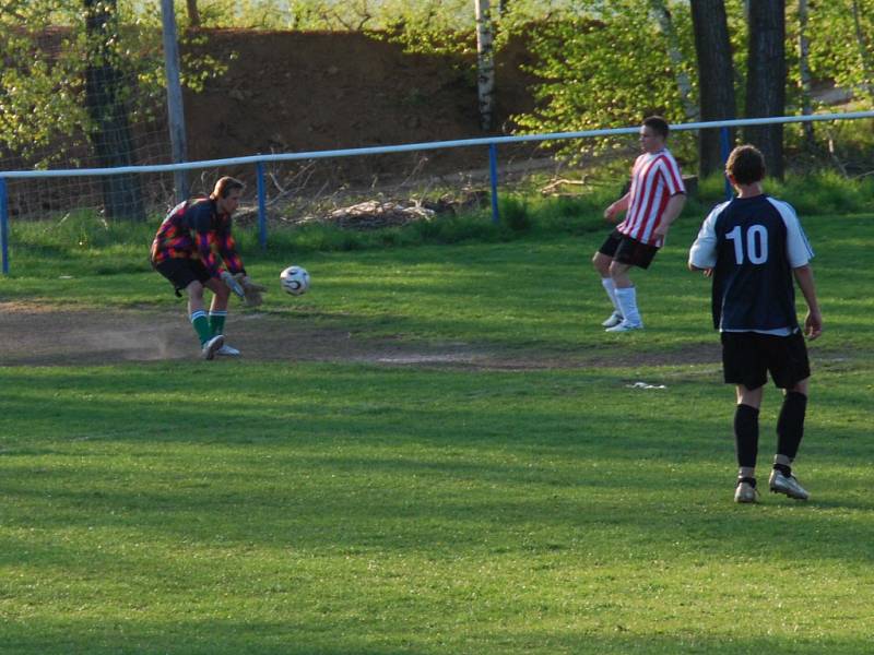 Ze zápasu IV. třídy Kaňk B - Sedlec B (3:1)