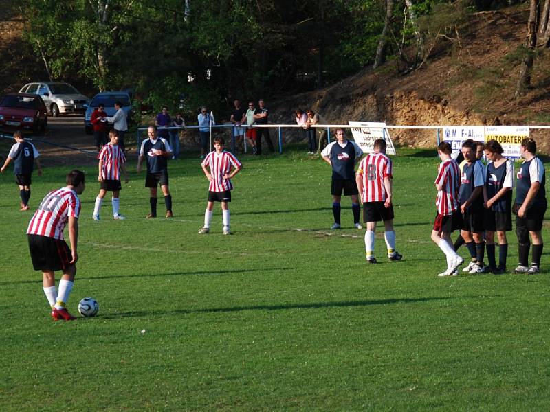 Ze zápasu IV. třídy Kaňk B - Sedlec B (3:1)