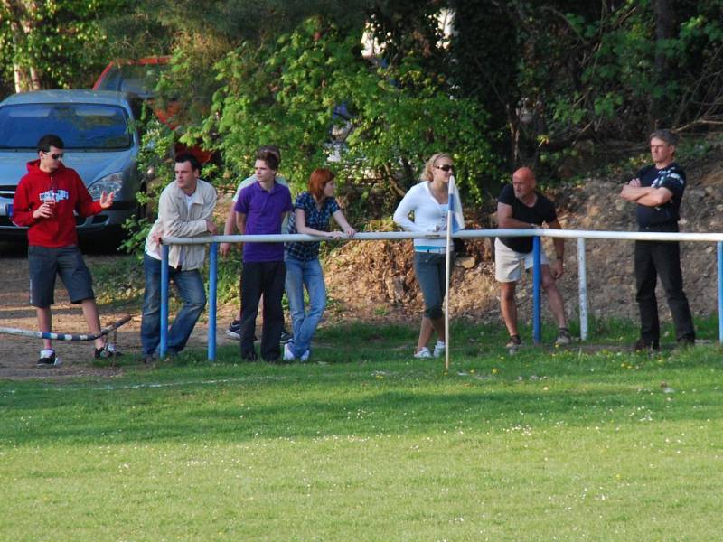 Ze zápasu IV. třídy Kaňk B - Sedlec B (3:1)