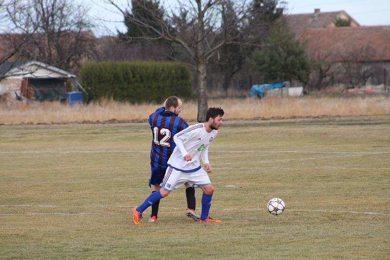 Tupadly prohrály na přírodním hřišti v Hlízově s domácím týmem 0:5.