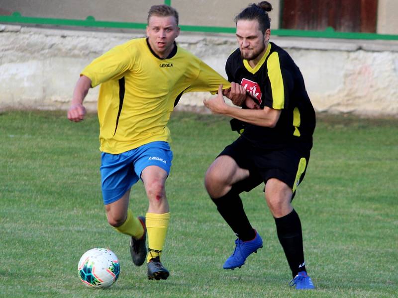 Fotbalová III. třída: TJ Sokol Vlkaneč - TJ Sokol Červené Janovice 9:0 (4:0).