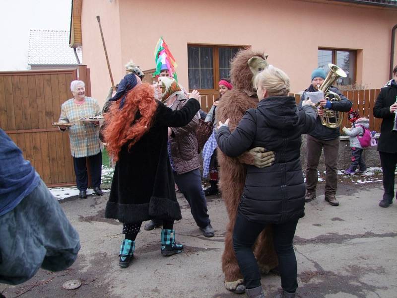 Masopustní masky pochodovaly Úmonínem