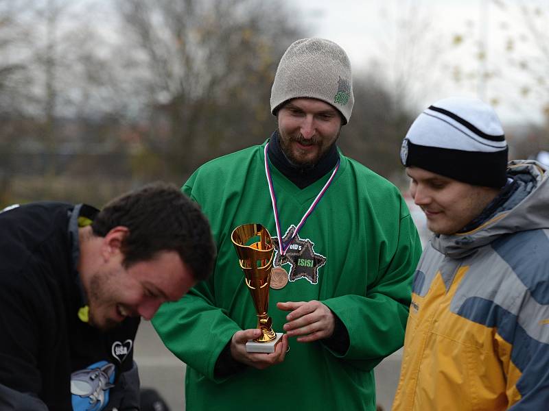 Druhý ročník charitativního turnaje v zabarákovém hokeji Šíša Cup se uskutečnil 25. listopadu v Kutné Hoře.