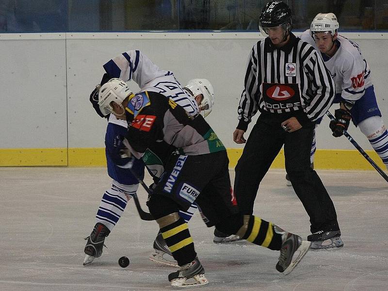 Z hokejového derby druhé ligy Kutná Hora - Kolín (4:1)