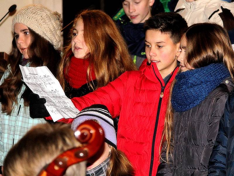 Studenti Církevního gymnázia v Kutné Hoře odehráli adventní koncert