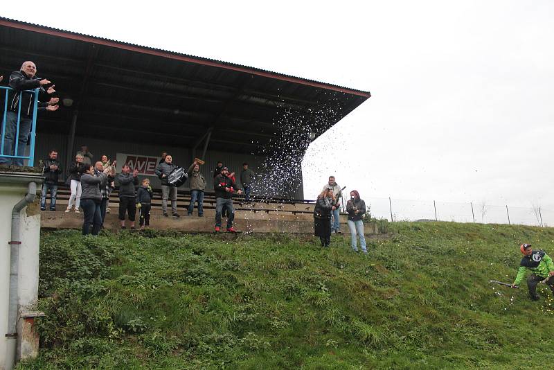 První Hlízov uspěl na hřišti posledních Tupadel.