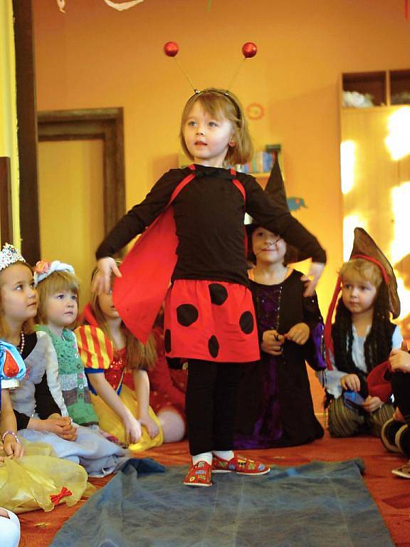 Karnevalové veselí i hostinu si užily v úterý děti v MŠ Dačický Kutná Hora.