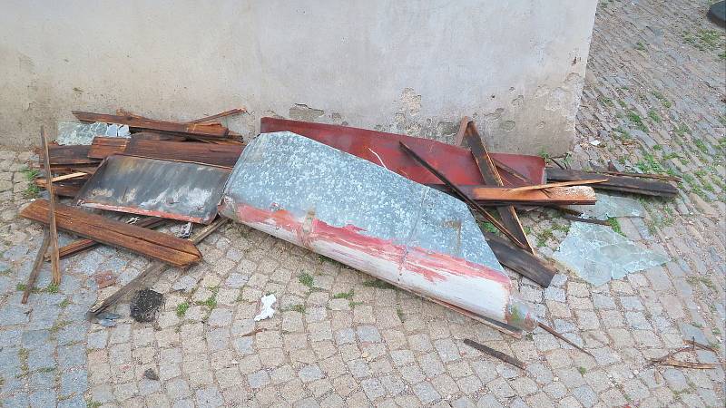 Bouřka, která řádila v Kutné Hoře nejvíce poškozovala střechy.