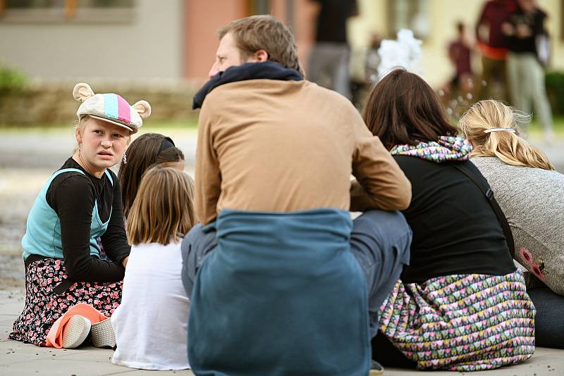 Park pod Vlašským dvorem se dočkal slavnostního otevření.