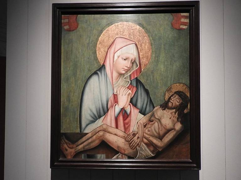 Kopie obrazu Panny Marie Bolestné od Mistra Třeboňského oltáře z konce 14. století.