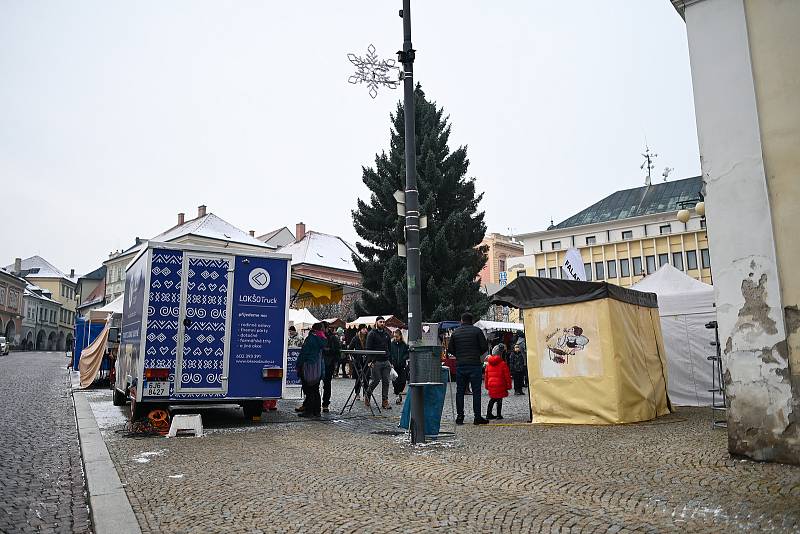 Řemeslný trh na kutnohorském Palackého náměstí.