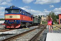Slavnostní jízda vlaku k ukončení opravy části Posázavského Pacifiku mezi Ledečkem a Zručí nad Sázavou.