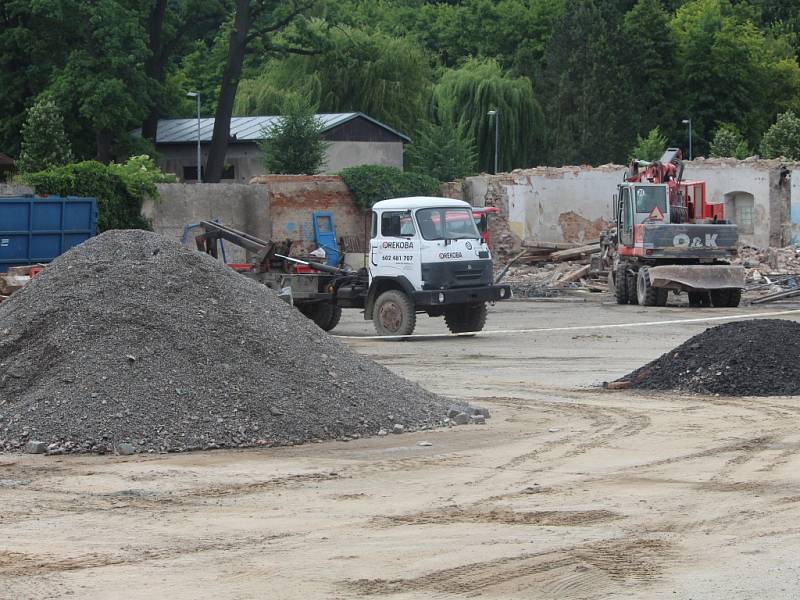 Demolice bývalé budovy ČSAD pokračuje