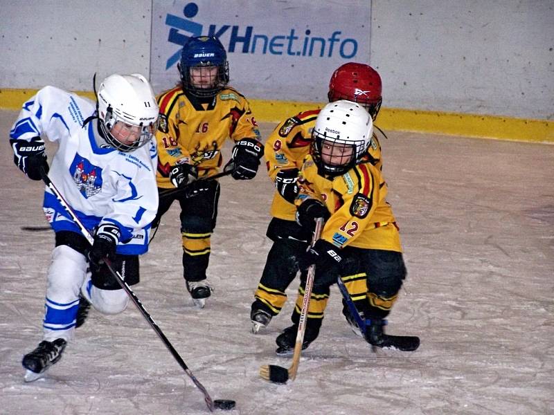 Z hokejového turnaje přípravek na zimním stadionu v Kutné Hoře.