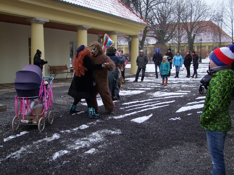 Masopustní masky pochodovaly Úmonínem