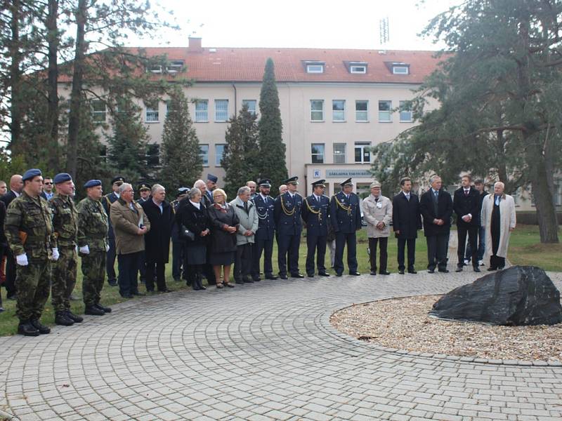 Slavnostní nástup příslušníků 21. základny taktického letectva Čáslav a odhalení pamětní desky Jaroslava Šefčíka