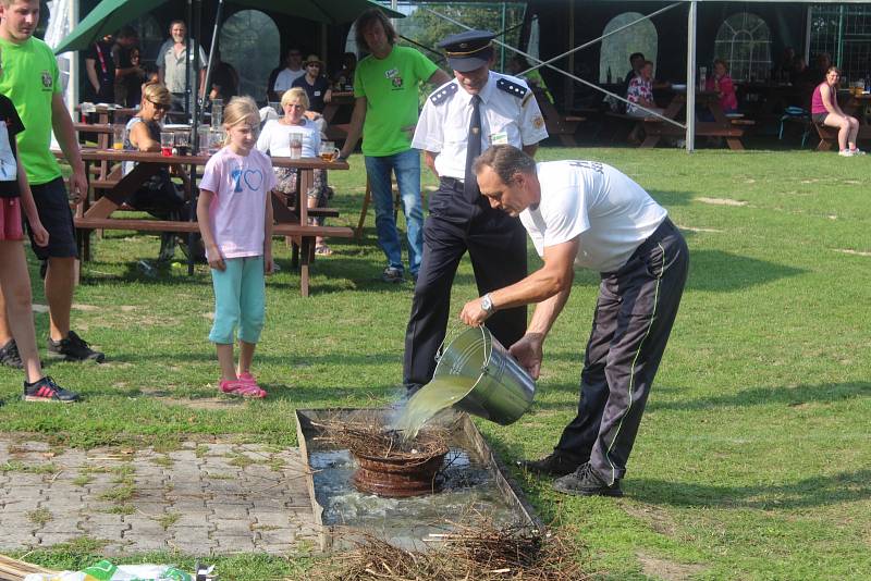 Z oslav 100 let od založení SDH Dobrovítov.