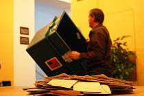 Sčítání hlasů při komunálních volbách 2014 v Kutné Hoře.