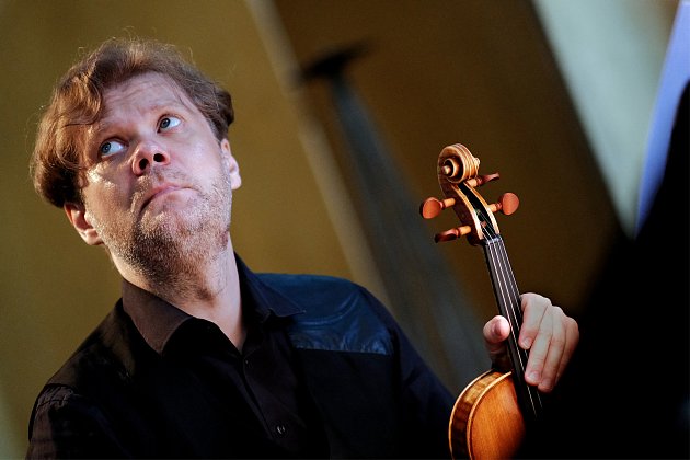 Milan Pala provede při MHFKH 2023 Sonáty a partity pro sólové housle J. S. Bacha.
