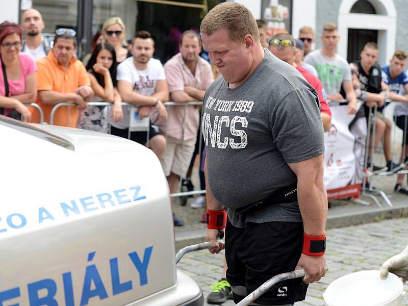 Závody strongman profi 2016 v Kutné Hoře, 18. června 2016.