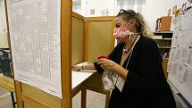 Volební místnost v kutnohorské Praktické škole v pátek 2. října večer.
