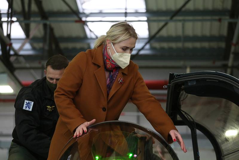Z návštěvy ministryně obrany Jany Černochové na 21. základně taktického letectva Čáslav.