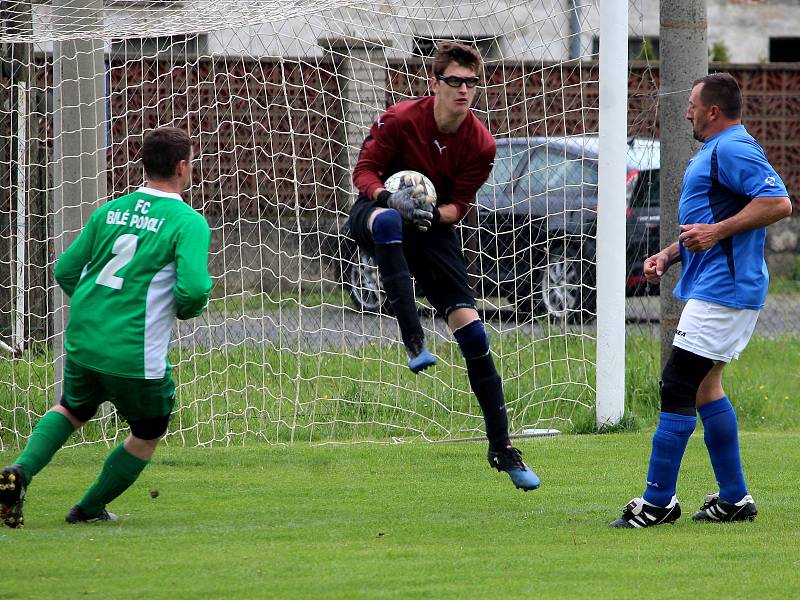 Fotbalová III. třída: TJ Sokol Červené Janovice - FC Bílé Podolí B 1:2 pk (0:0).