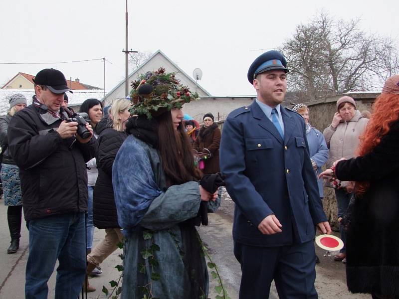 Masopustní masky pochodovaly Úmonínem