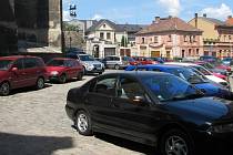 Obsazení parkovacích míst u Vlašského dvora.