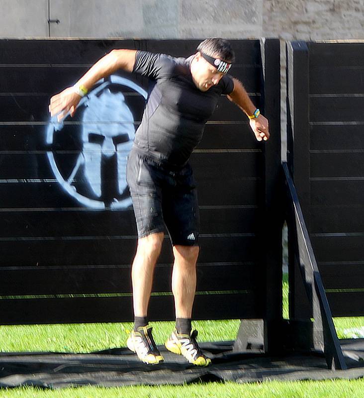 Závod Spartan race v Kutné Hoře odstartoval.