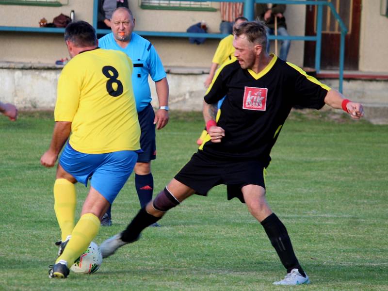 Fotbalová III. třída: TJ Sokol Vlkaneč - TJ Sokol Červené Janovice 9:0 (4:0).